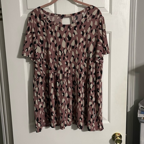 Excellent Condition Boutique Purchased Animal Print Tunic top mauve background - Picture 1 of 5